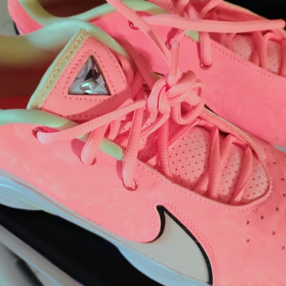 🔥Hot New Big Kid Nike Lebron XXII SE King James Shoes 7 - Picture 8 of 8